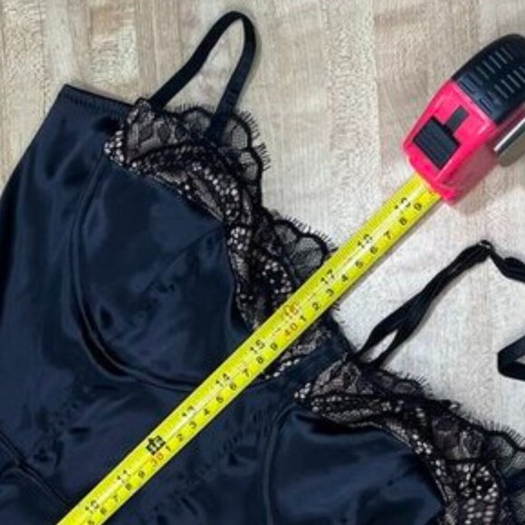 Sultry Satin & Lace Bustier Top – NWOT- Estimated Size S – MSRP $79 - Picture 8 of 14